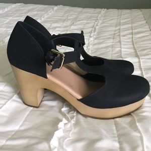 Old Navy Black Clogs